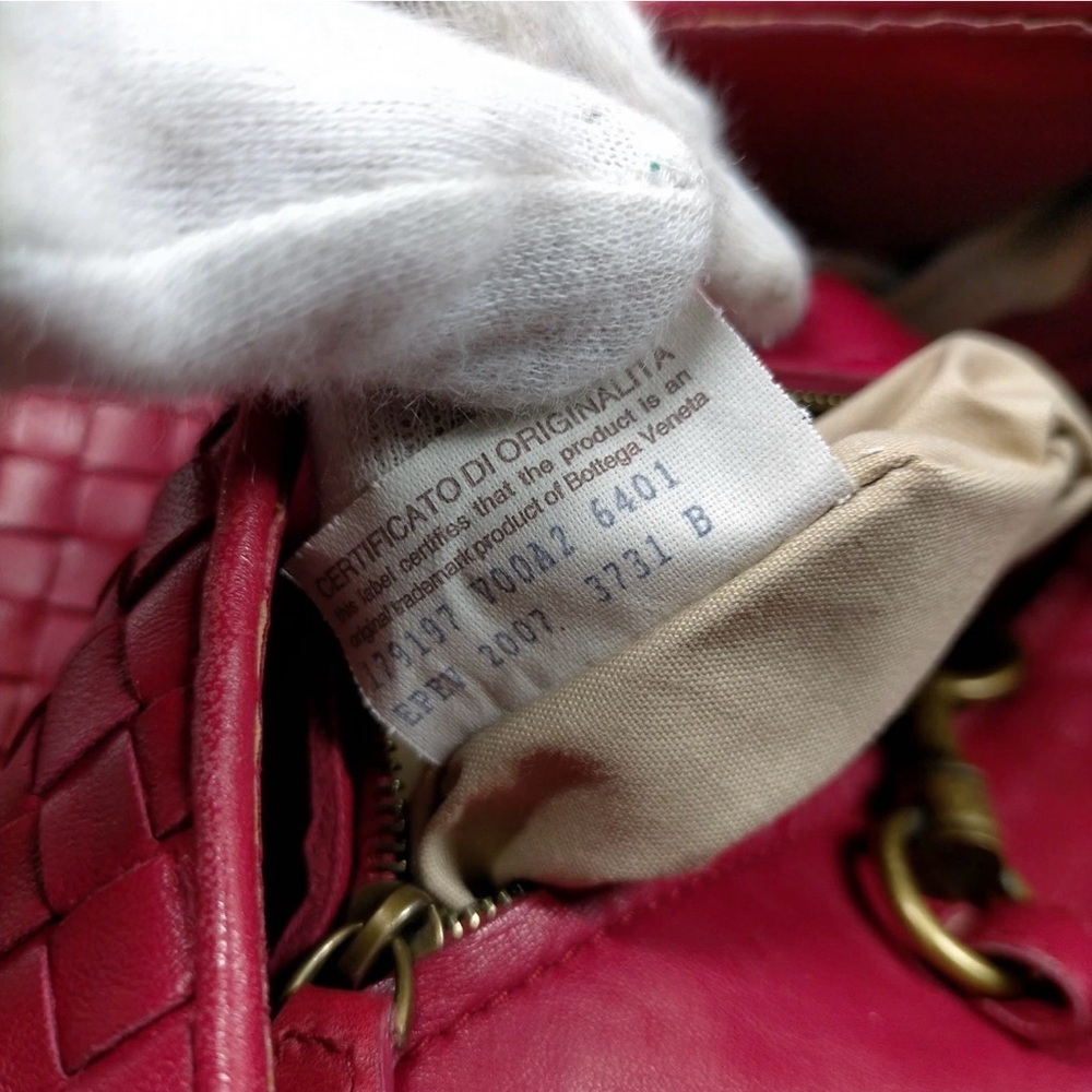 Bottega Veneta Red Intrecciato Hobo Bag. Lipstick red - Picture 15 of 16